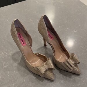 Betsey Johnson Gold Glitter Pointed Bow Stilettos
